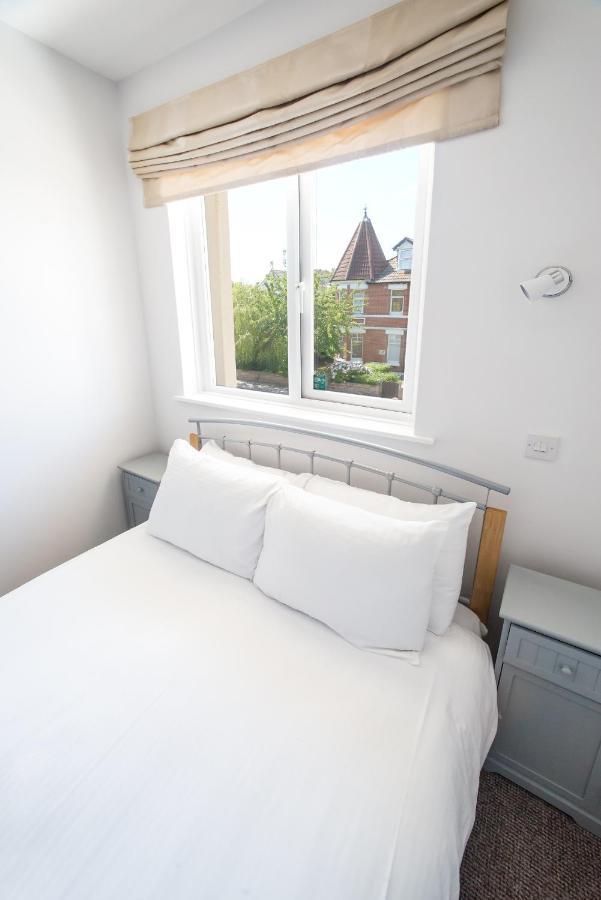 Sea Road Apartments บอร์นมัธ ภายนอก รูปภาพ